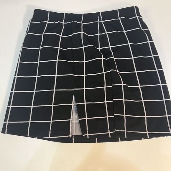 ‎SHEIN mini skirt black and white size-small - Picture 4 of 7